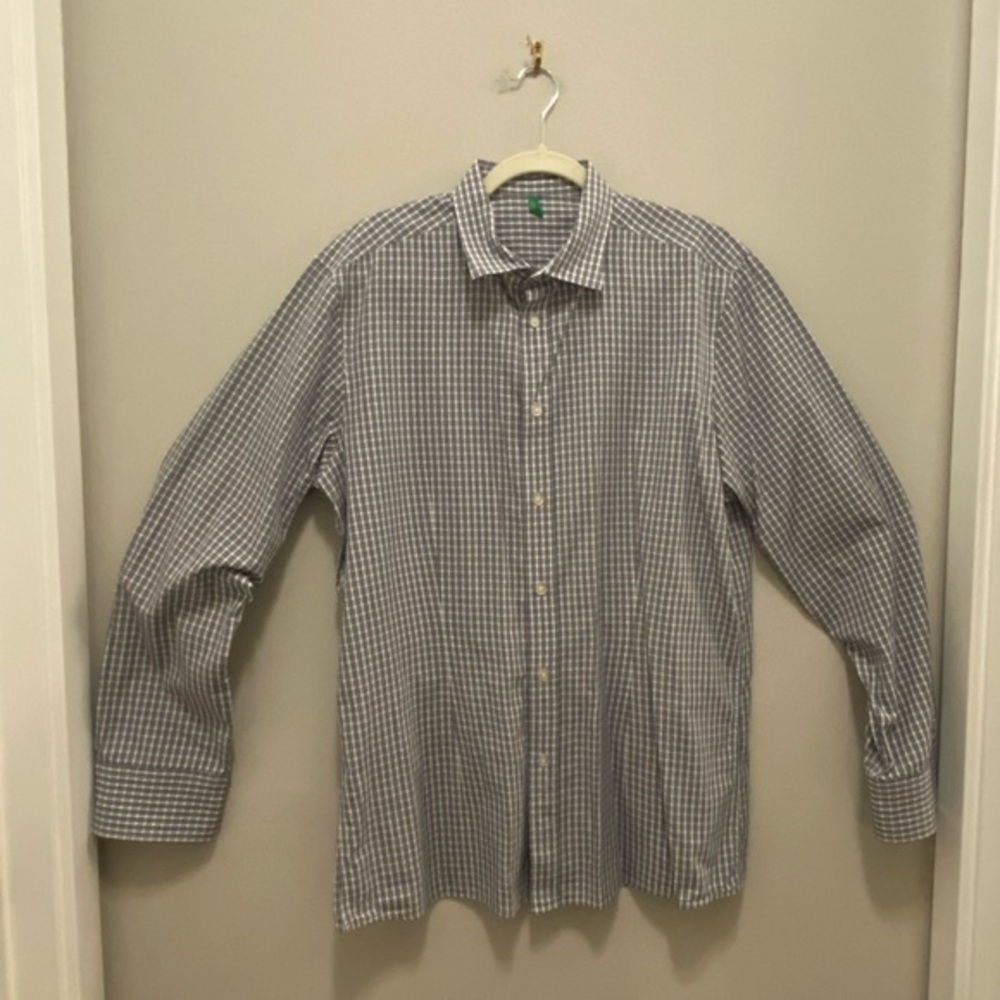 United colors of Benetton size XXL button down shirt, black & white. Runs small